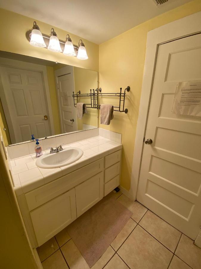 Private Large La Bedroom W Private Half-Bathroom - Ac - Wifi - Private Fridge Near Usc - Exposition Park - Usc Memorial Coliseum - Banc Of California Stadium - Downtown Los Angeles Dtla - University Of Southern California Usc! Exterior photo