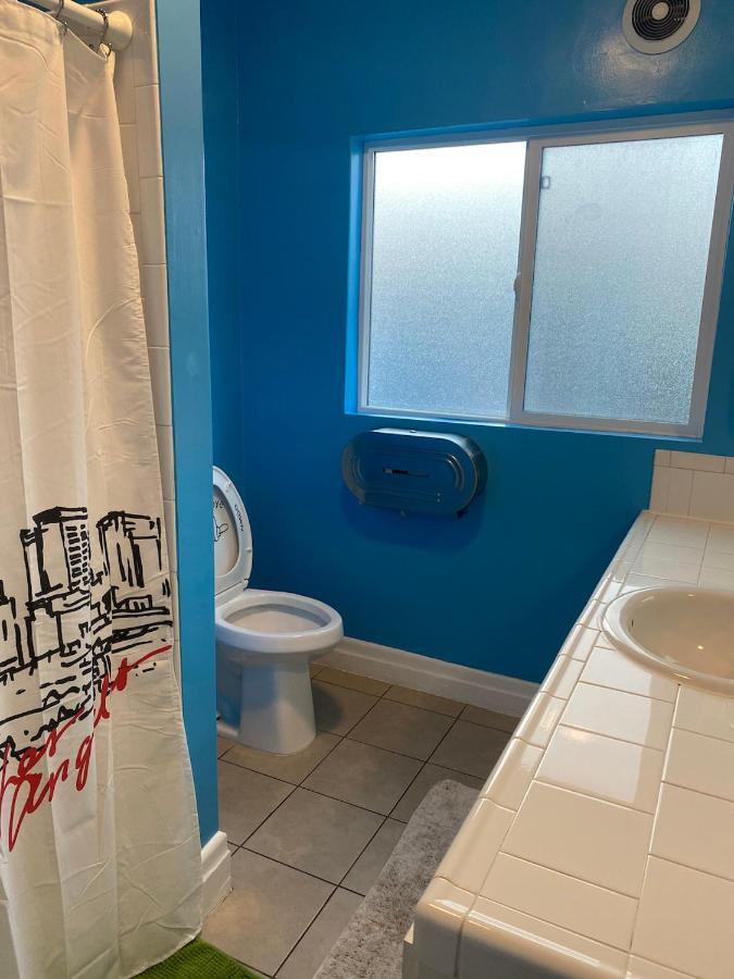 Private Large La Bedroom W Private Half-Bathroom - Ac - Wifi - Private Fridge Near Usc - Exposition Park - Usc Memorial Coliseum - Banc Of California Stadium - Downtown Los Angeles Dtla - University Of Southern California Usc! Exterior photo