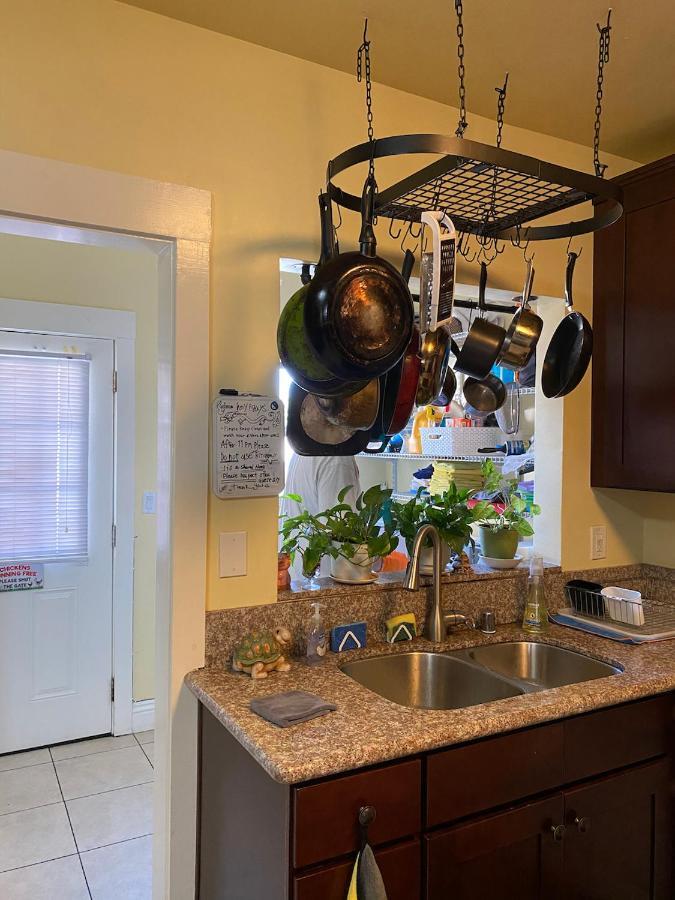 Private Large La Bedroom W Private Half-Bathroom - Ac - Wifi - Private Fridge Near Usc - Exposition Park - Usc Memorial Coliseum - Banc Of California Stadium - Downtown Los Angeles Dtla - University Of Southern California Usc! Exterior photo
